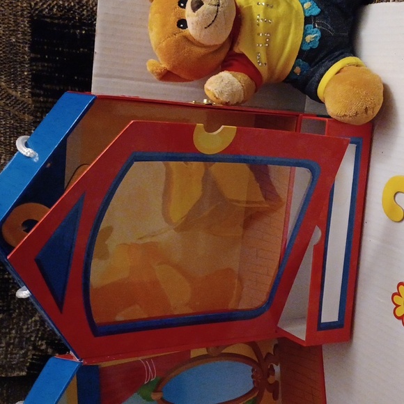 4/$80 Bear With Folding House Carrying Case - Picture 12 of 16